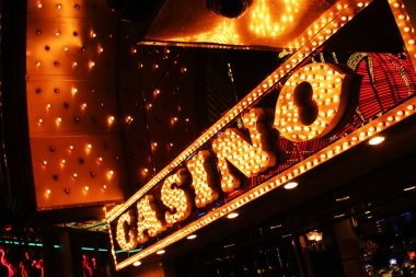 bakar77 mobile app dashboard showing payment methods and live casino options